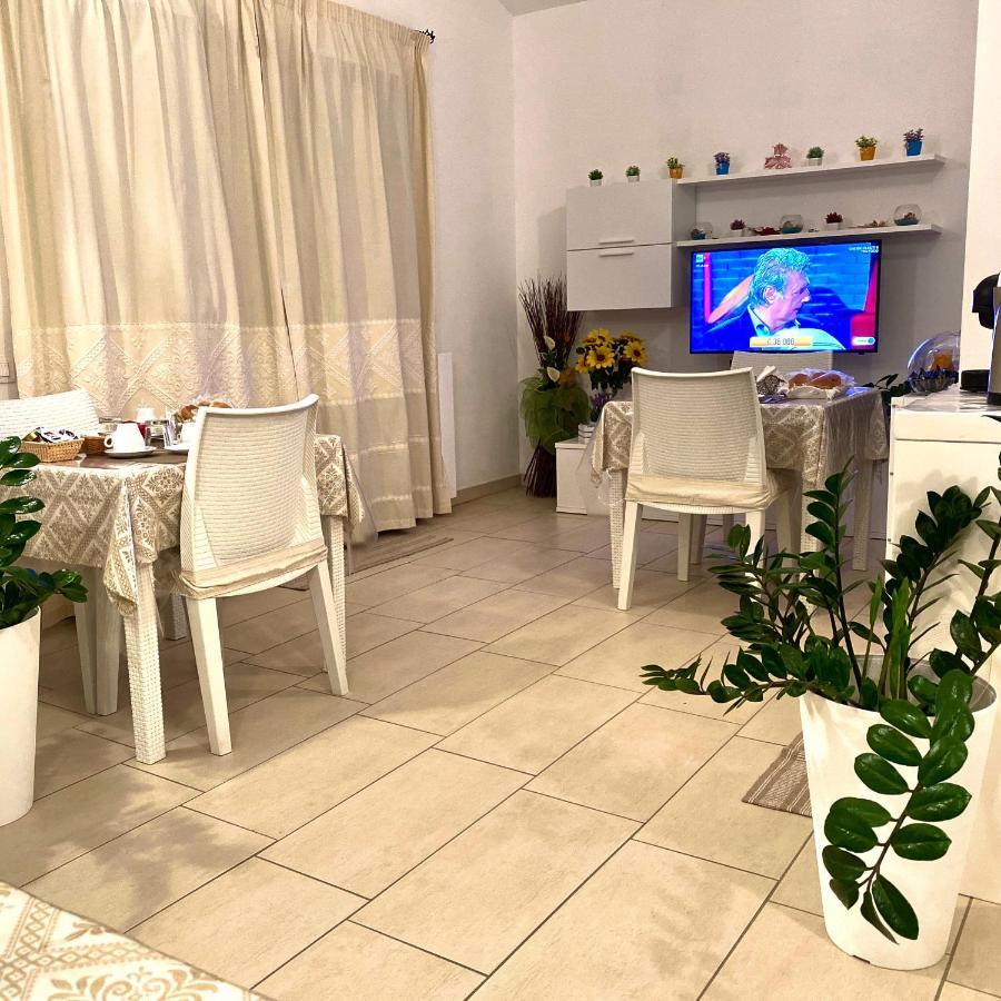 Bed and Breakfast Il Girasole Domus De Maria Zewnętrze zdjęcie