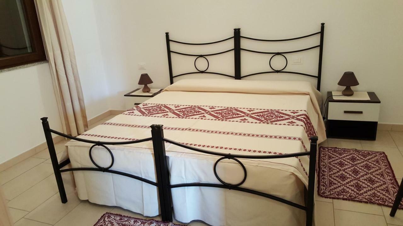 Bed and Breakfast Il Girasole Domus De Maria Zewnętrze zdjęcie