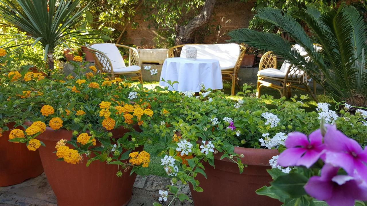 Bed and Breakfast Il Girasole Domus De Maria Zewnętrze zdjęcie