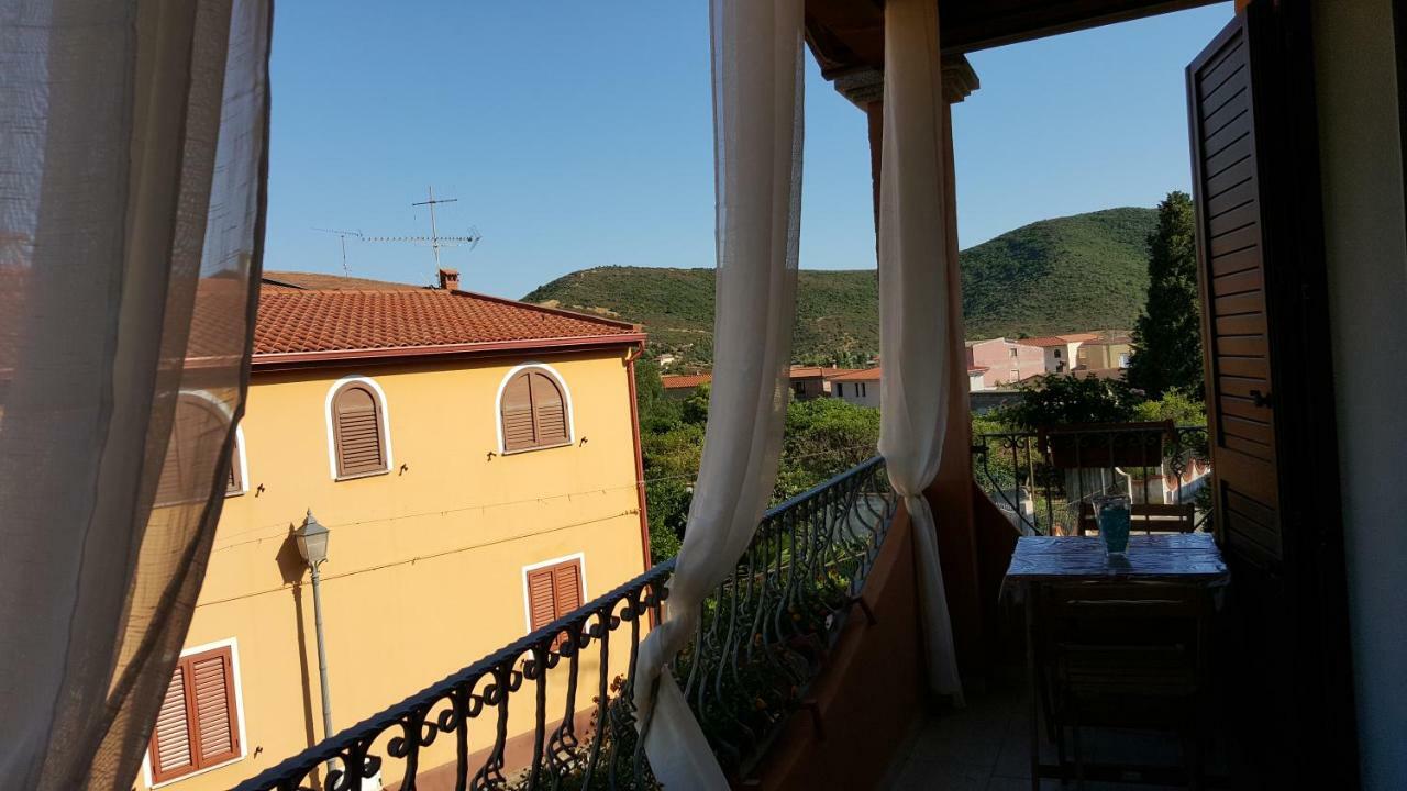 Bed and Breakfast Il Girasole Domus De Maria Zewnętrze zdjęcie
